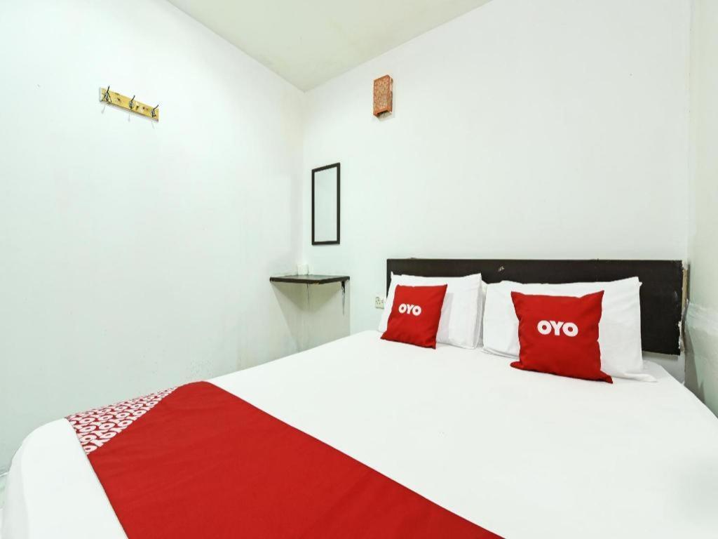 Oyo 90643 Gks Hotel Серембан  Экстерьер фото
