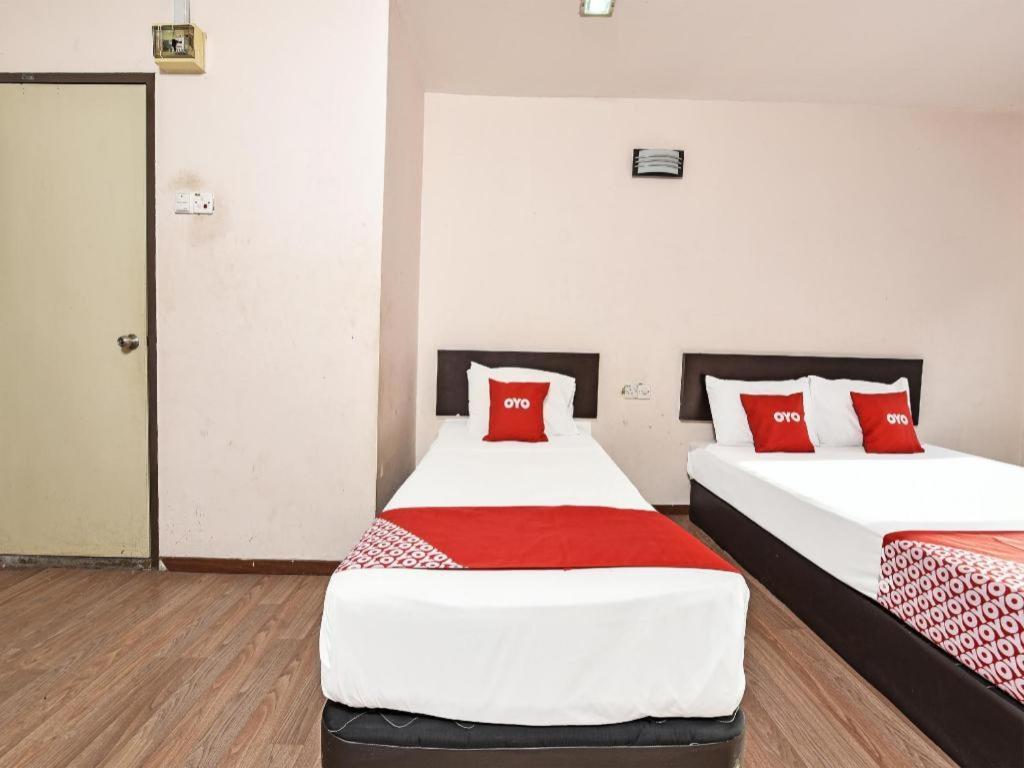 Oyo 90643 Gks Hotel Серембан  Экстерьер фото