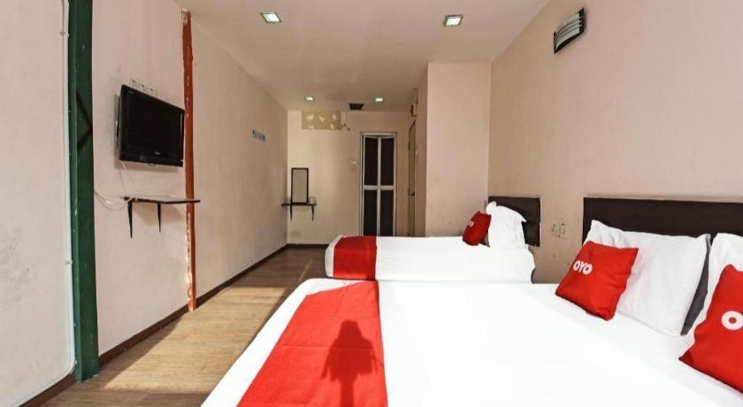 Oyo 90643 Gks Hotel Серембан  Экстерьер фото