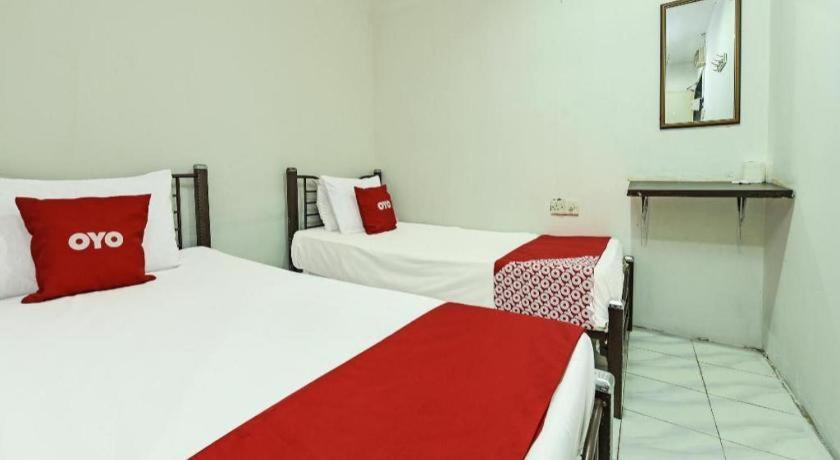 Oyo 90643 Gks Hotel Серембан  Экстерьер фото