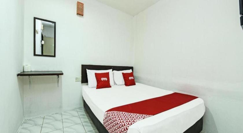 Oyo 90643 Gks Hotel Серембан  Экстерьер фото