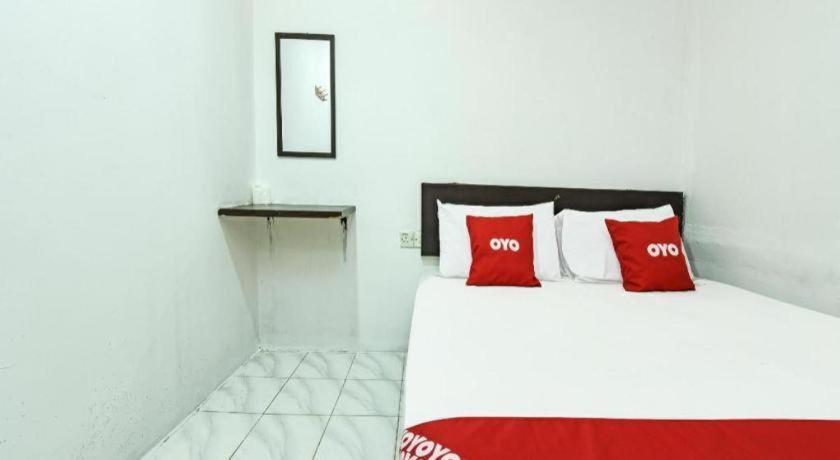 Oyo 90643 Gks Hotel Серембан  Экстерьер фото